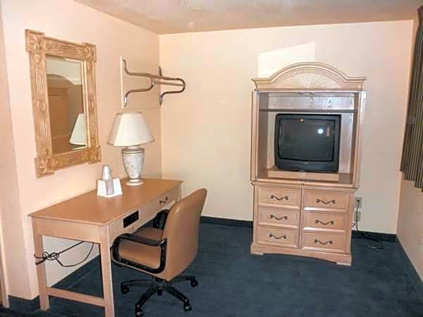 Rodeway Inn & Suites New Orleans East