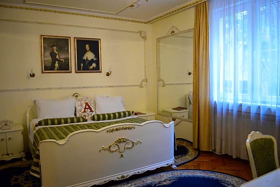 Queen's Astoria Design Hotel