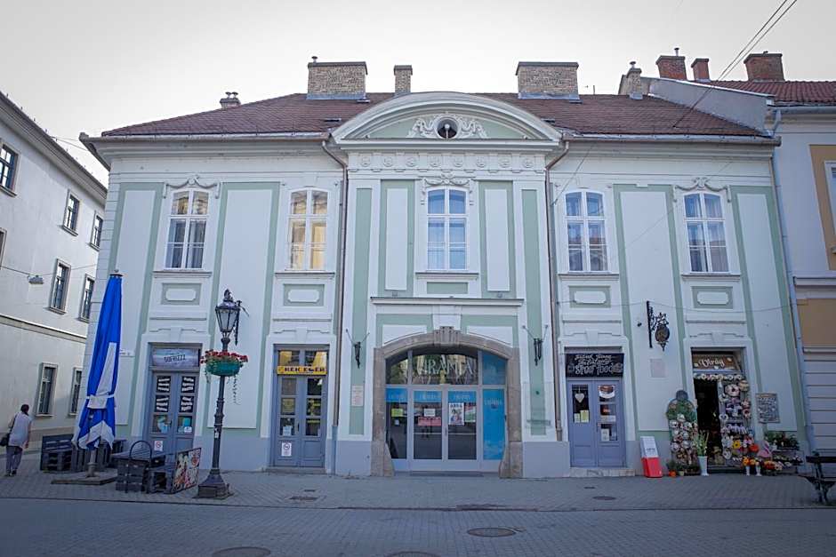 Uránia Apartmanház