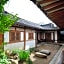 Gallery Jin Hanok Guesthouse