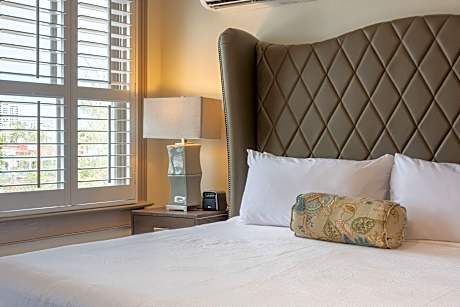 Traditional Room, 1 King Bed