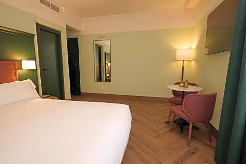 Honest Granada Hotel