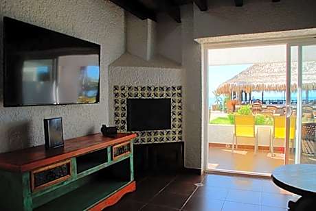 Las Rocas Resort And Spa