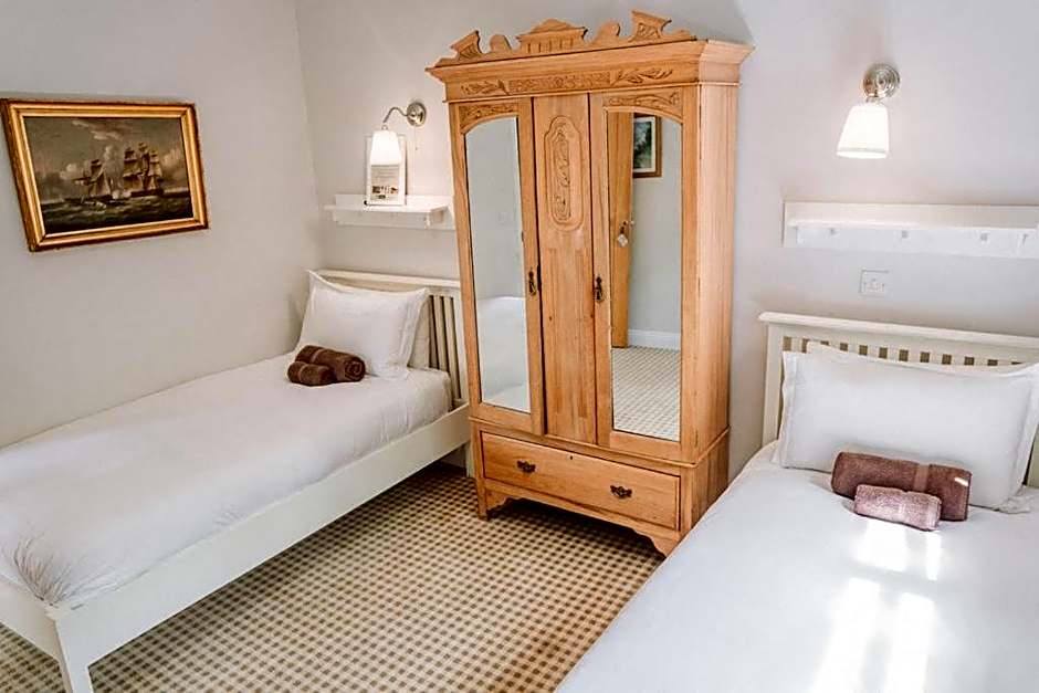 Creeksea Place Barns