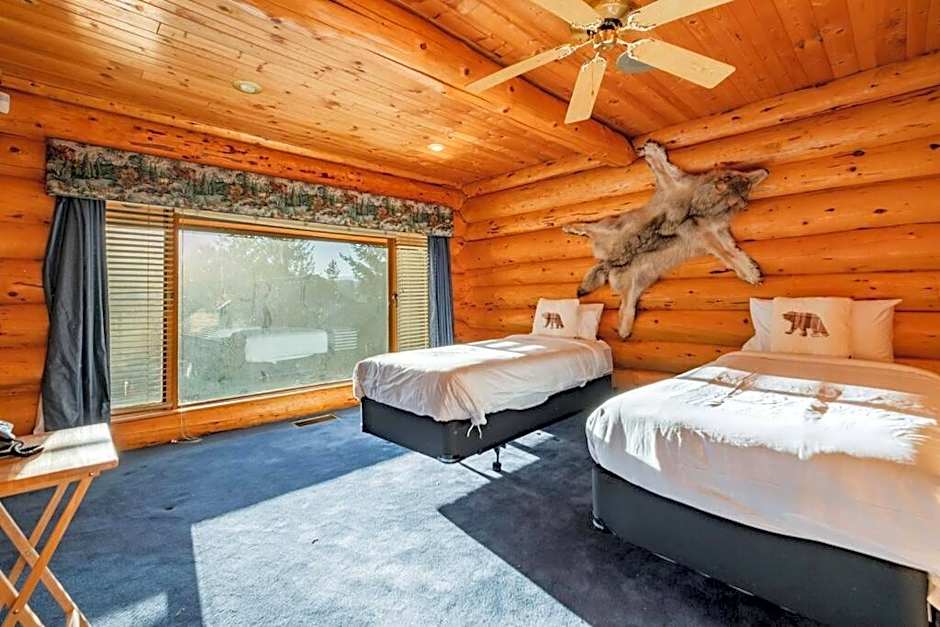 Snowridge Chalet by Outpost Whistler