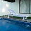 Mayas Beach House - Boutique Serviced Villa