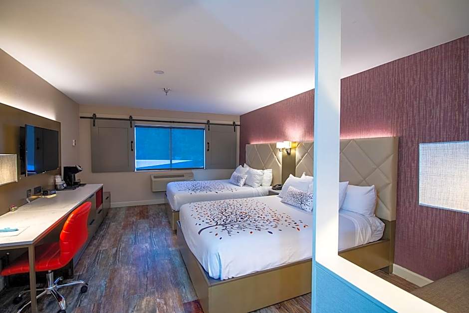 Empeiria High Sierra Hotel