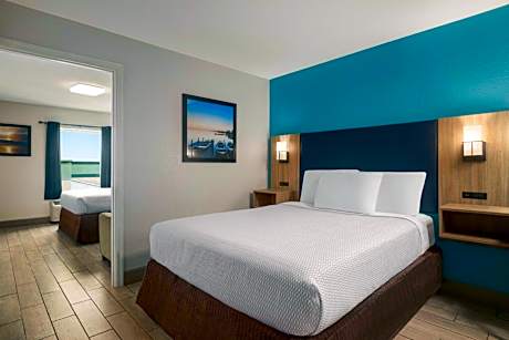 Split Room with Two Queen Beds and City View - Non-Smoking