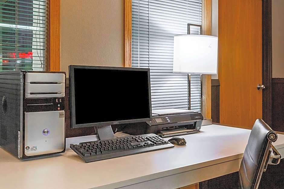 Super 8 by Wyndham Storm Lake