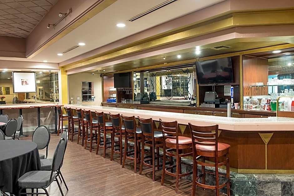 Howard Johnson Hotel&Conf Cntr by Wyndham Fullerton/Anaheim
