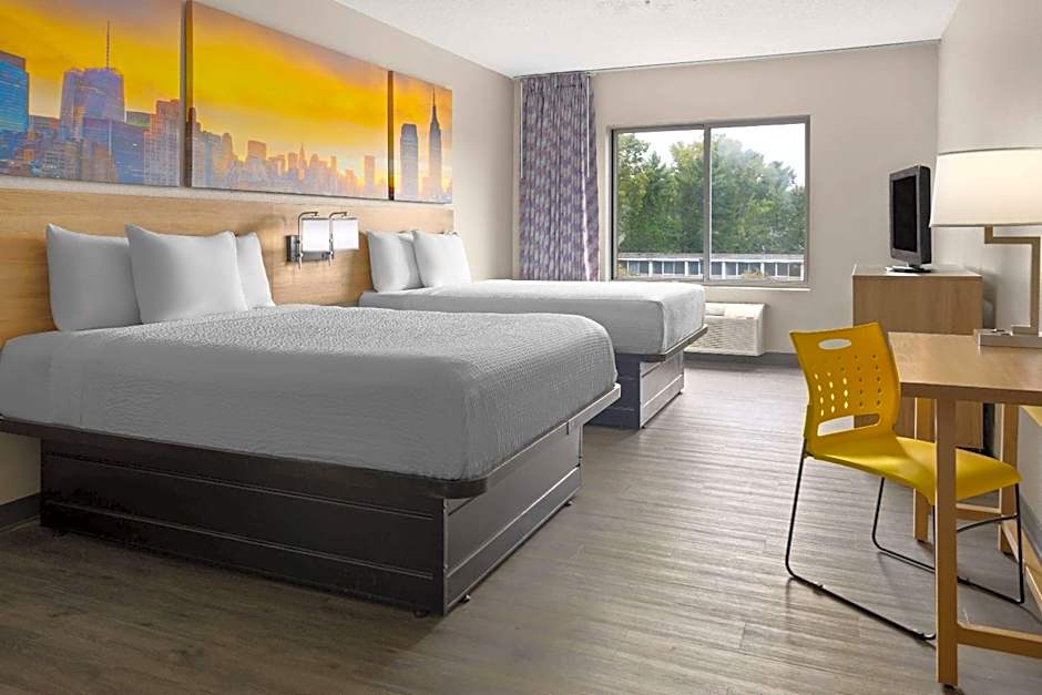 Days Inn & Suites by Wyndham Albany