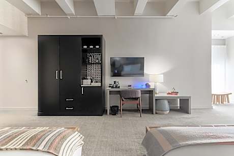 Deluxe Queen Room