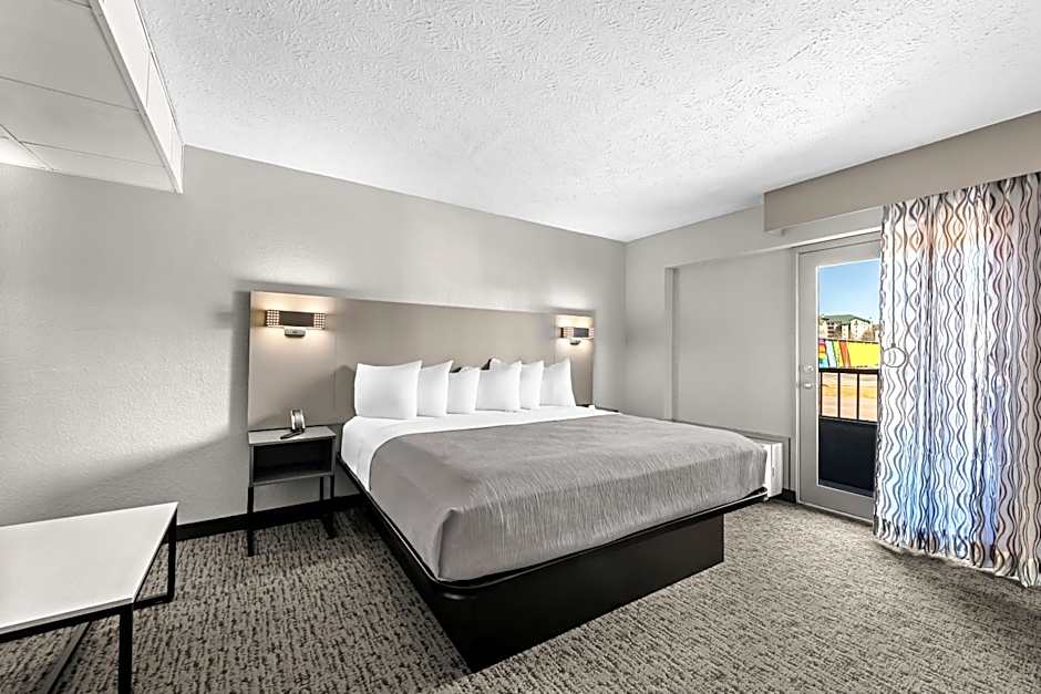 Quality Inn & Suites At Dollywood Lane