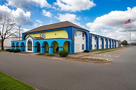 Days Inn by Wyndham Austin