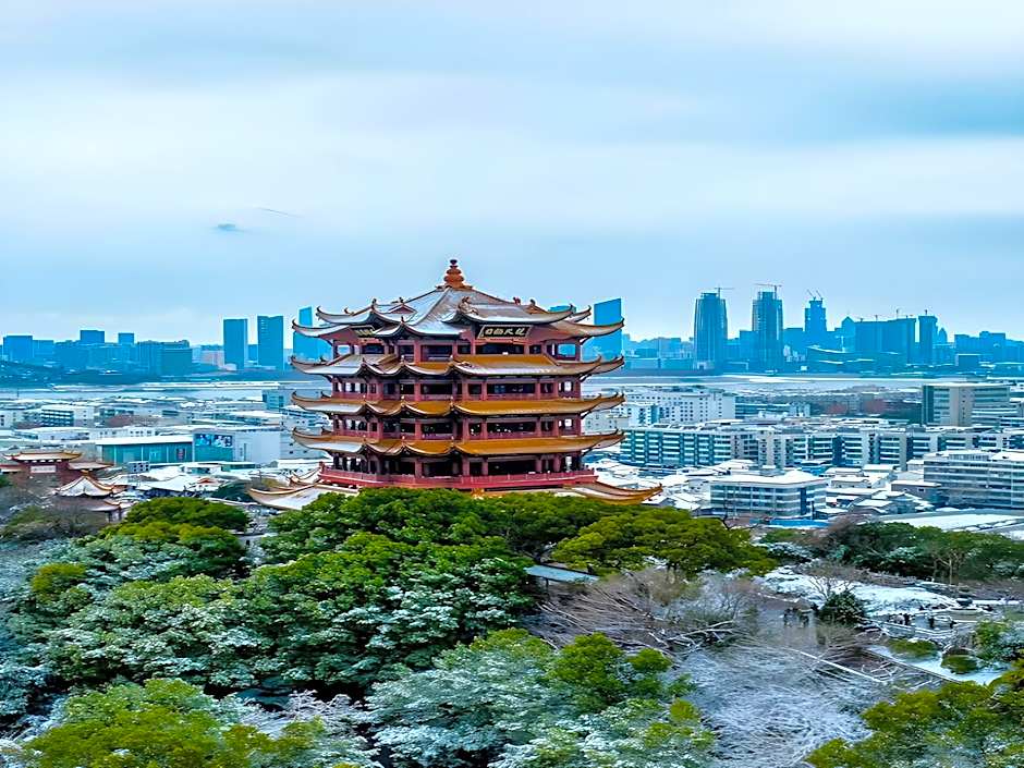 TULIP LODJ Apartment Hotel Wuhan Fanhai CBD Hankou Railway Station