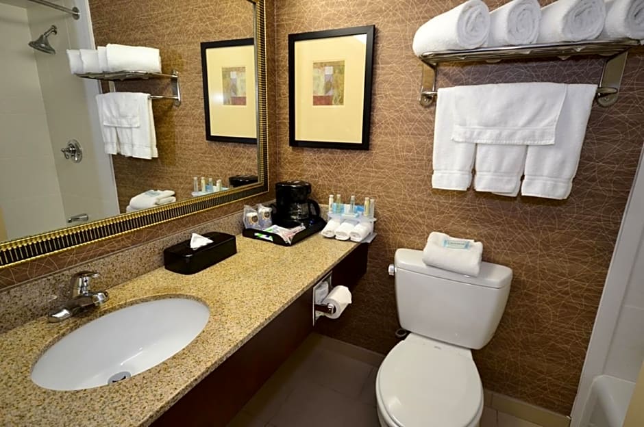 Holiday Inn Express Boston Brockton, an IHG Hotel