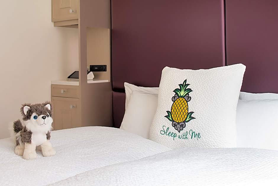 Staypineapple, An Artful Hotel, Midtown