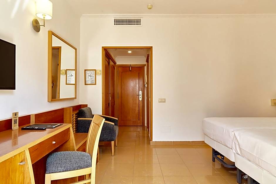 Invisa Hotel La Cala