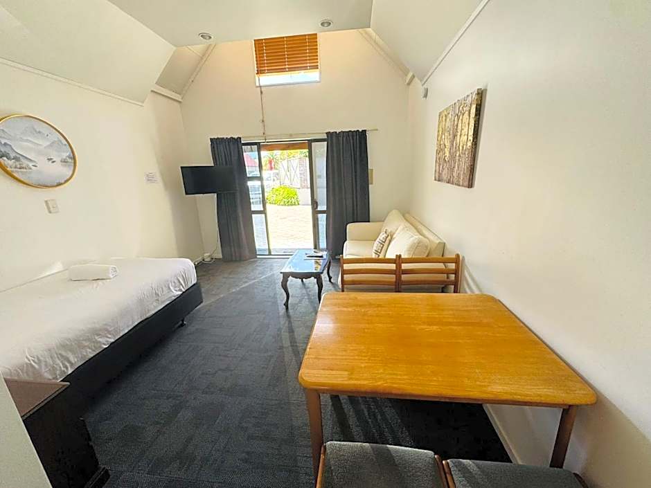 Apex On Fenton Motel