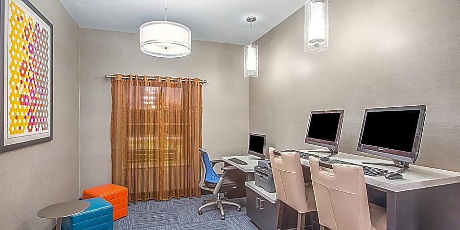 Holiday Inn Express & Suites Shawnee-Kansas City West By IHG