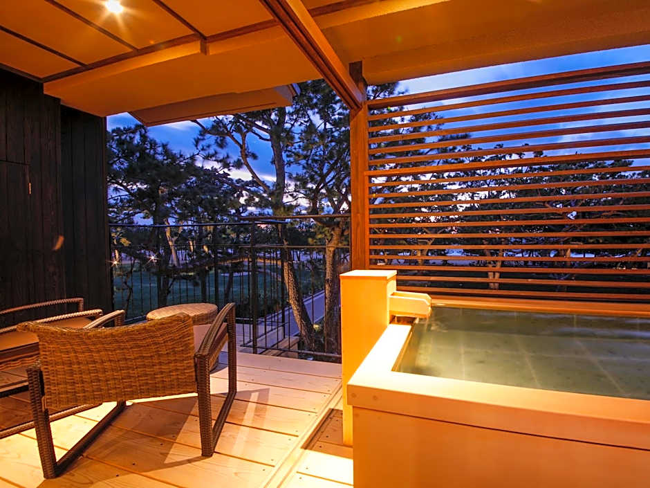 Awaji Hamarikyu Takumi