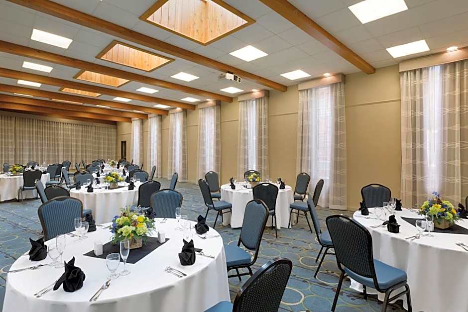 Delta Hotels by Marriott Helena Colonial