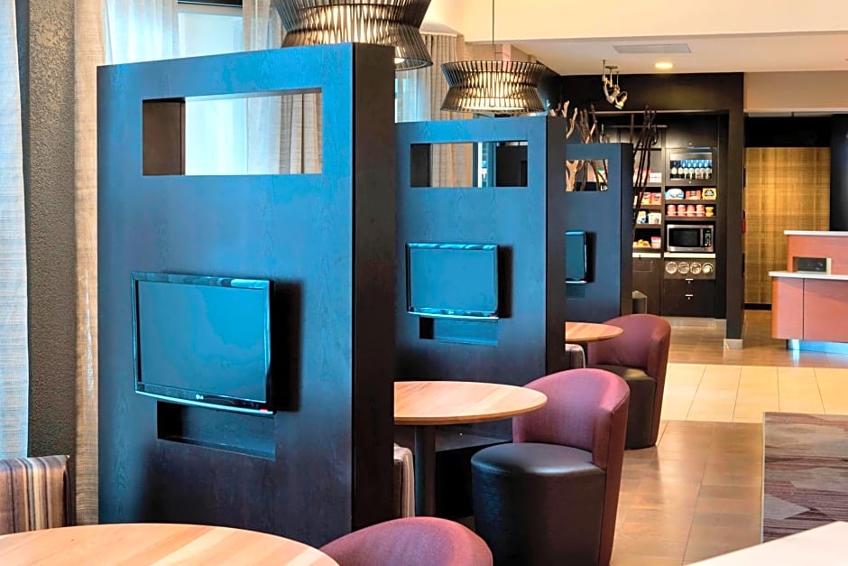 Courtyard by Marriott Chicago Waukegan / Gurnee