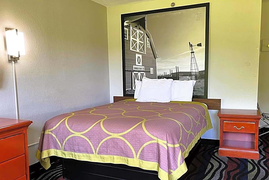 Super 8 by Wyndham Vincennes