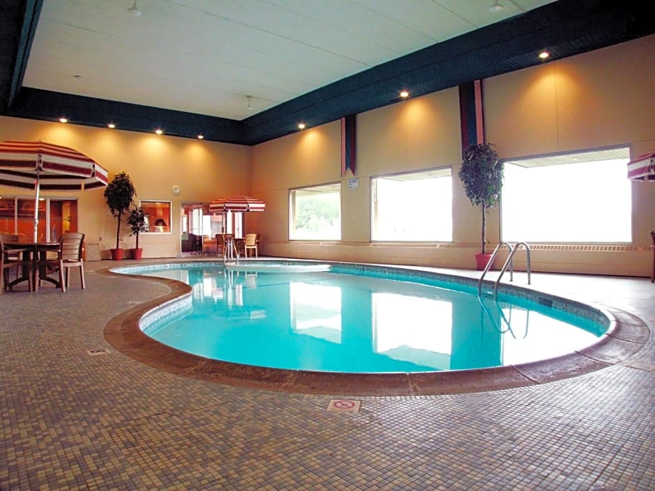 Americas Best Value Inn and Suites St. Cloud