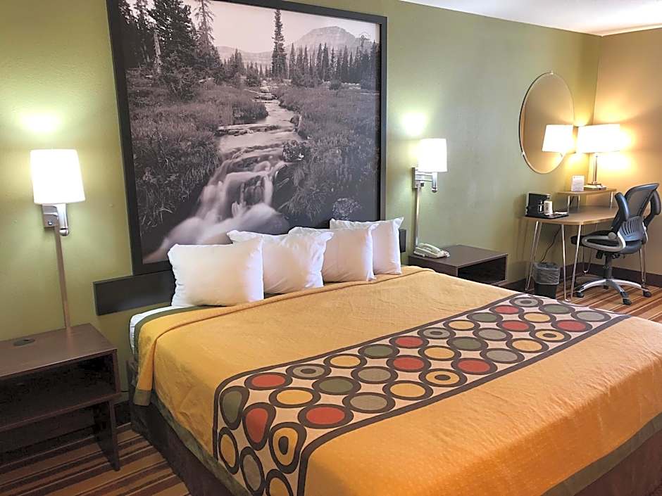 Super 8 by Wyndham S Jordan/Sandy/Slc Area