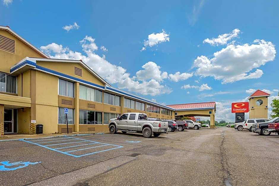 Econo Lodge Inn & Suites Triadelphia - Wheeling
