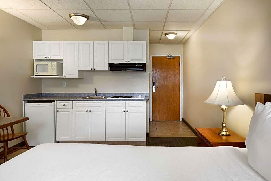 Photo 1 of 1 of Efficiency 1 Bedroom 1 Queen Bed Suite