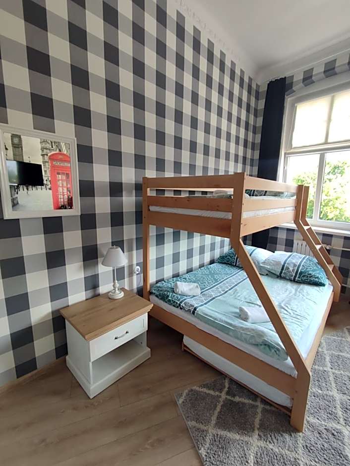 Hostel Night o'clock