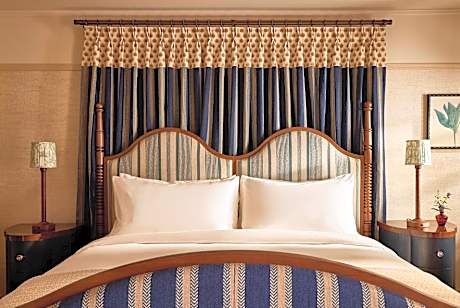 Harbor King Suite