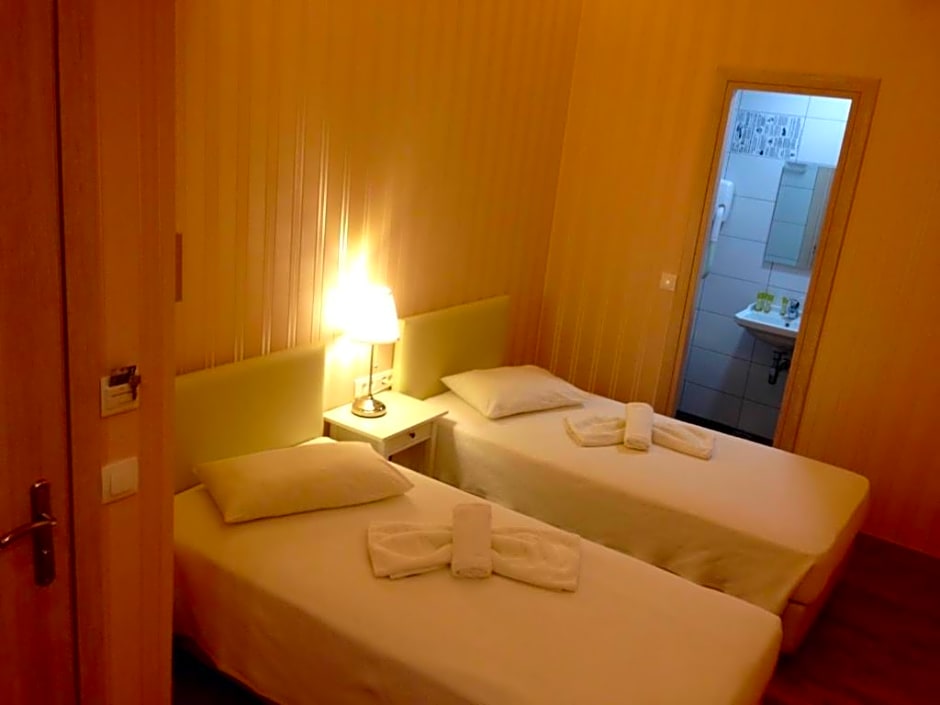 Photo 1 of 3 of Budget 1 Double Bed or 2 Beds, Windowless