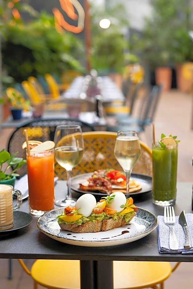 Renaissance by Marriott Paris Republique Hotel