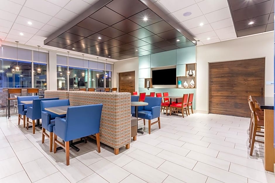 Holiday Inn Express & Suites - Florence - Cincinnati Airport, an IHG Hotel