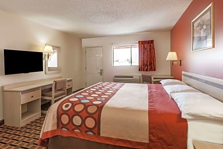 3 Queen Beds Studio Suite Non-Smoking