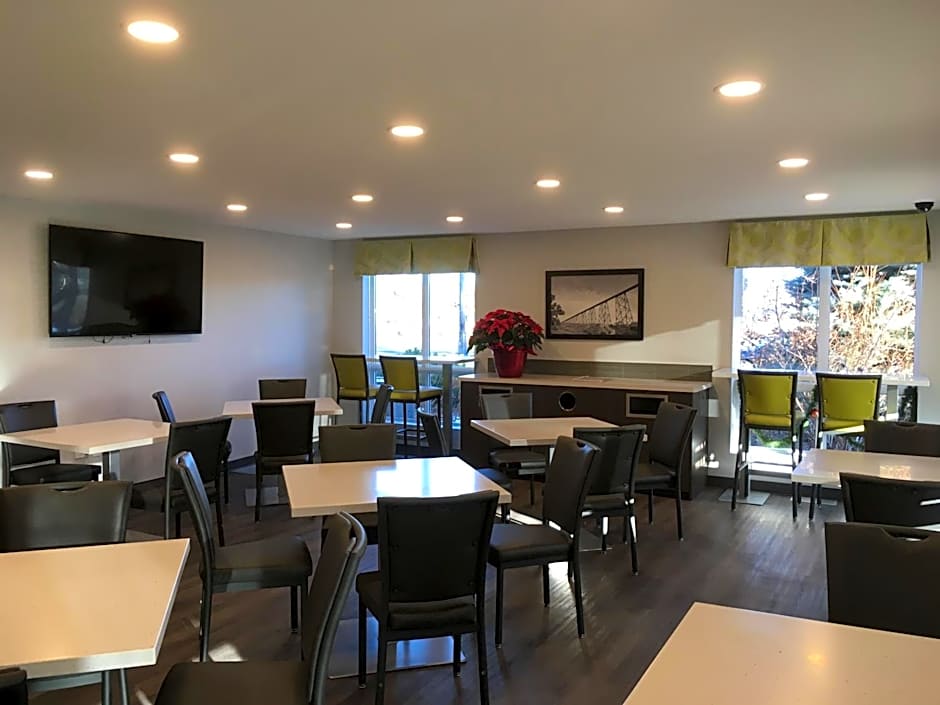 Super 8 by Wyndham Lethbridge