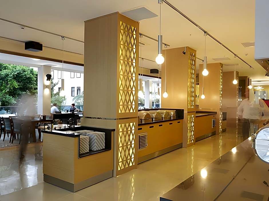 Aurasia Deluxe Hotel