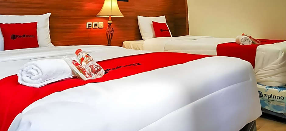 RedDoorz Plus @ Taman Madiun