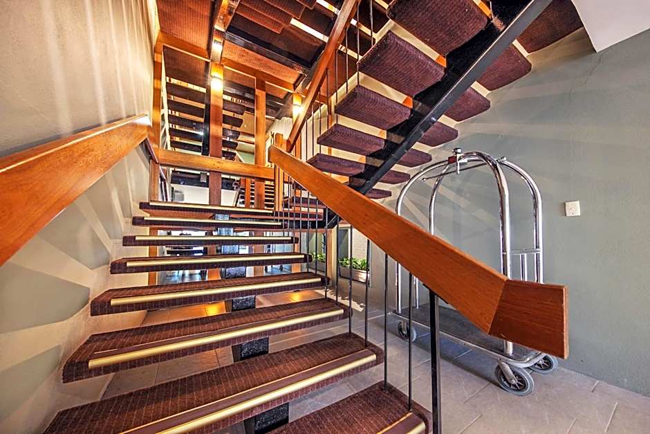 Belconnen Way Hotel & Serviced Apartments