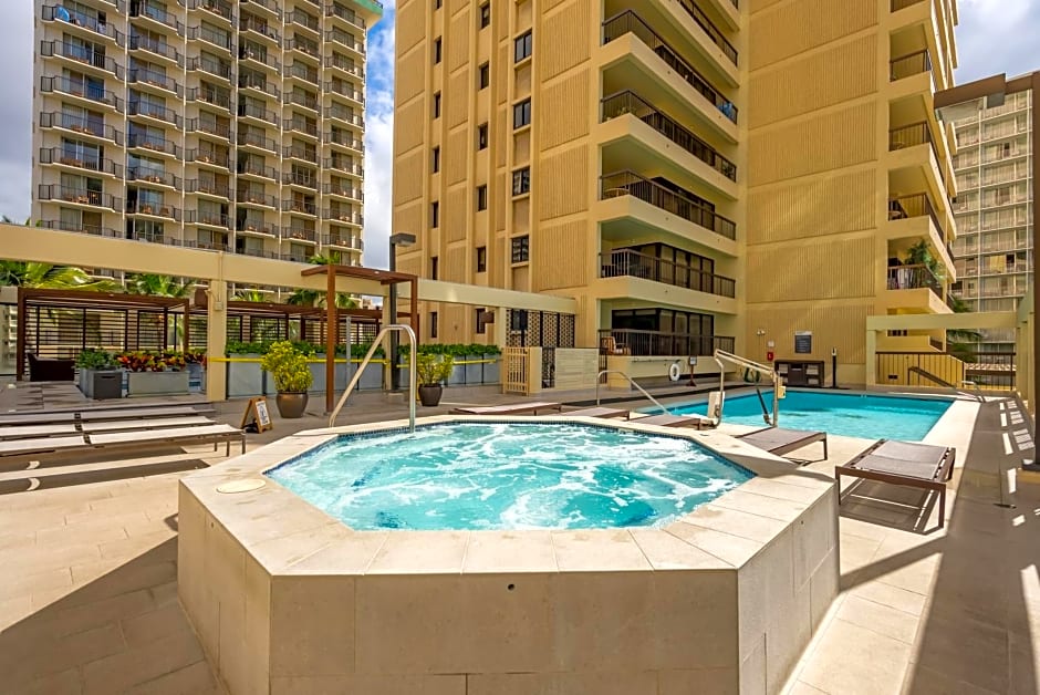 Spacious Waikiki Beach 2BR-Ocean View-Free Parking