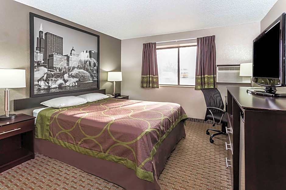 Super 8 by Wyndham Mundelein/Libertyville Area