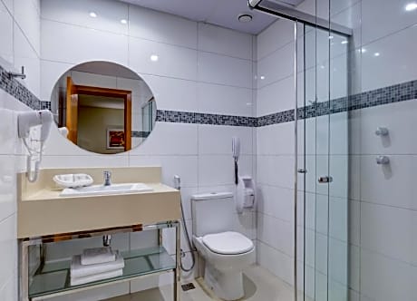 Triple Deluxe Three Twin Beds