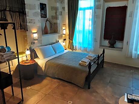 Queen Suite with Spa Bath