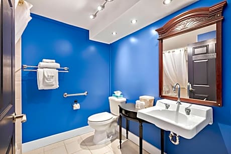 Queen Room - Accessible/Non-Smoking