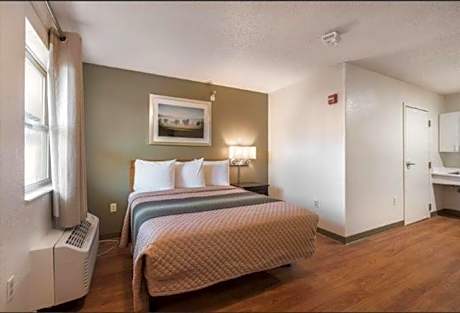 Studio Room with Two Queen Beds Non-Smoking