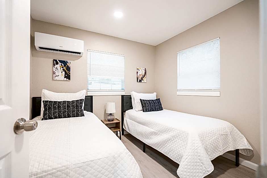UNIVERSITY SERENITY SUITES 