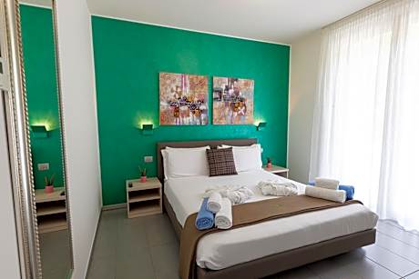 Deluxe Three-Bedroom Apartment - Split Level